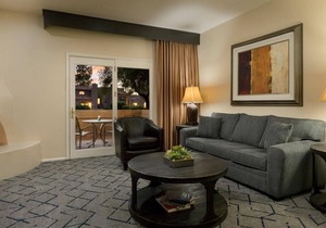 4 Serene Units in 40-Acre Property, Perfect for Special Events! On-Site Dining