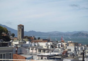 Amazing Location and Super-Sunny Top Floor Apartment with Breathtaking Bay Views