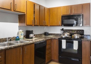 Contemporary 2BR Condo with Hot Tub & Gym in Zone Westgate