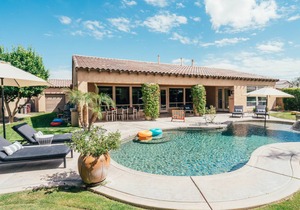 Desert Grove by AvantStay Warm Spacious Home w/ Incredible Yard & Pool