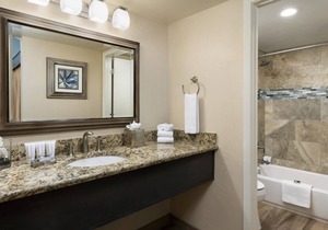 Family & Friends Getaway! 4 Amazing Units, Near Western Spirit Museum, OdySea