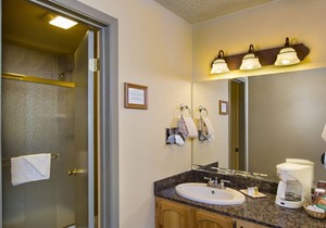 Take An Amazing Vacation! On-site Pool and Spa, Near Emerald Bay State Park!