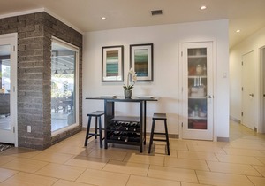 Walk to Old Town Scottsdale! Modern, Remodeled, Mid-Century Home - Sleeps 6