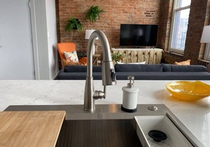 ZANGO: Explore OTR/Downtown from a Renovated Condo in Cincinnati