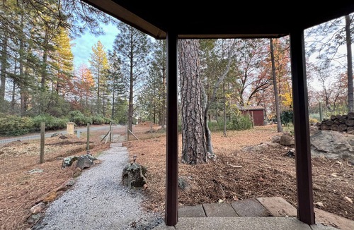 Auburn Cottage | 1 Bed/1 Bath Cottage King Bed Fireplace Yard Pets OK Quiet Private