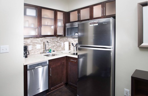 Folsom Apartment | 1-Bedroom King Suite w/Full Kitchen, Folsom