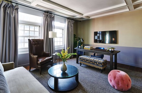 Hollywood Hotel | 1-Bedroom Suite at a 4⭐️ Hotel