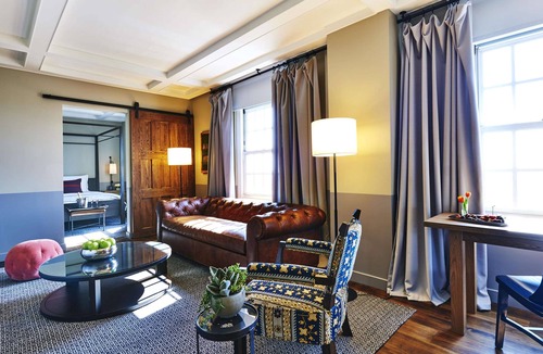 Hollywood Hotel | 1-Bedroom Suite at a 4⭐️ Hotel