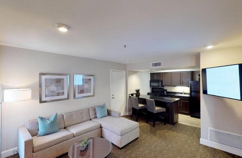 Brea Hotel | 1-Bedroom Suite w/Full Kitchen & Outdoor Pool: 2.7 mi to Craig Regional Park