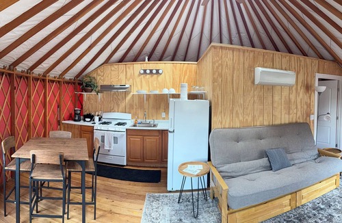 Winters Resort | 1 Bedroom Yurt on Putah Creek-Heat/AC