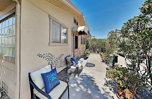Marina Peninsula House | 1 Block to Beach! Venice Cottage with Carport, Fireplace & 8-Burner Grill
