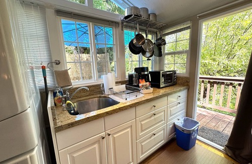 Country Club Cottage | 1 BR creek cottage for longer visits w washer/dryer