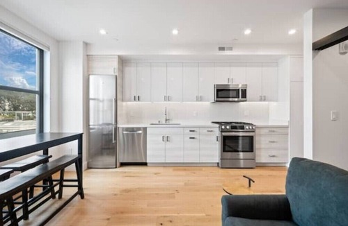 Mission District Apartment | 1-Br w A/C, rooftop deck, parking avail - San Francisco Life Real Estate n