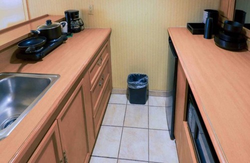 Phoenix Apartment | 1 King Bed|Business,Nsmk, Kitchen