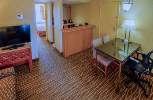 Phoenix Apartment | 1 King Bed|Business,Nsmk, Kitchen