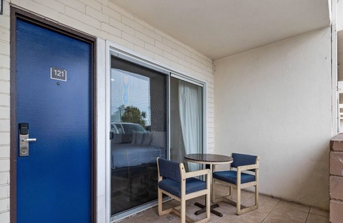 Townsite Apartment | 1 King Bed|Non-Smoking,Mini Fridge