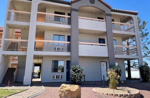 Barstow Apartment | 1 King Bed|Suite,Non-Smoking