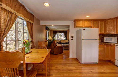Mountain Club Cabin | 1 Mi to Dtwn Prescott: Quiet Cabin in the Pines!