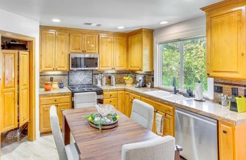 Crestline House | 1 Mi to Lake Gregory! Forest-View Crestline Cabin