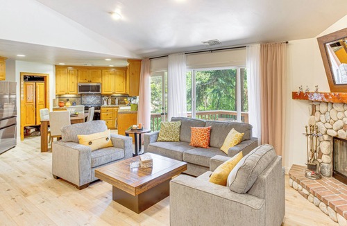 Crestline House | 1 Mi to Lake Gregory! Forest-View Crestline Cabin