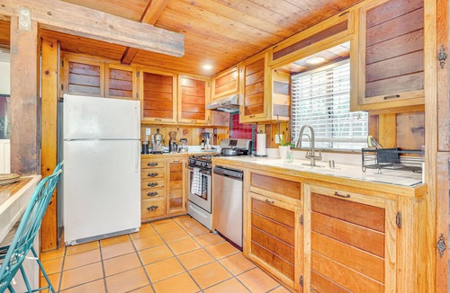 Venice Cottage | < 1 Mi to Venice Beach & Boardwalk! Quiet Cottage