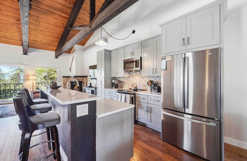 Lake Forest Apartment | 10 Mi to Palisades Tahoe! Condo w/Game Room