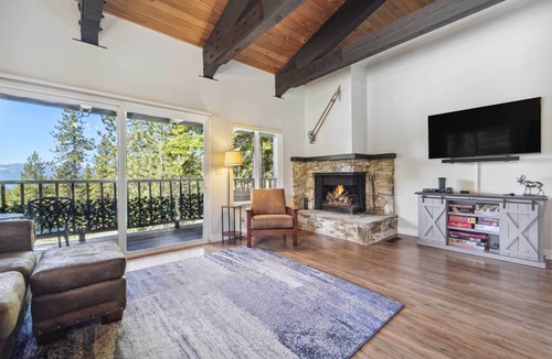 Lake Forest Apartment | 10 Mi to Palisades Tahoe! Condo w/Game Room