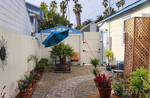 Venice House | 10 minutes walking to world famous Venice Beach and many wonderful restaurants