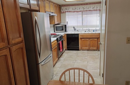 Coarsegold House | 100 Acre Wood Honeymoon Ranch House Thinking Log, 3 bed, 2 bath, WiFi, AC