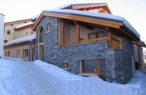 Lanslevillard Apartment | 100m from resort center, 3rd floor, view mountain, balcony, tv, ski locker, 55m², Val Cenis