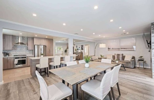 Lake Balboa House | 106 Bright & Modern Home -Gated Salt Water Pool