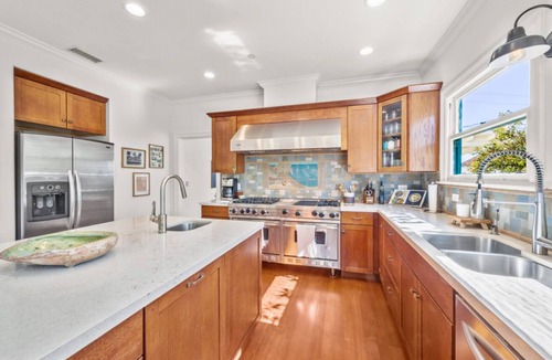 Avalon House | 117V - Modern Avalon house, WIFI, Golf Cart and patio with BBQ, Ocean Views
