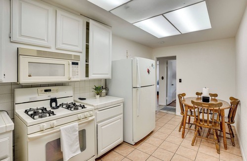 Downey Cottage | 12 Mi to Dtwn LA: Family Home w/Patio + Yard!