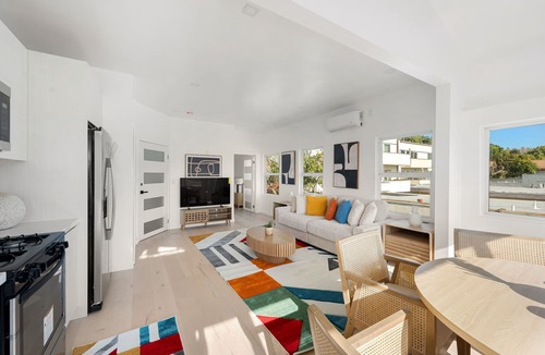 Santa Monica Canyon Apartment | 121 Pacific Coast Suites