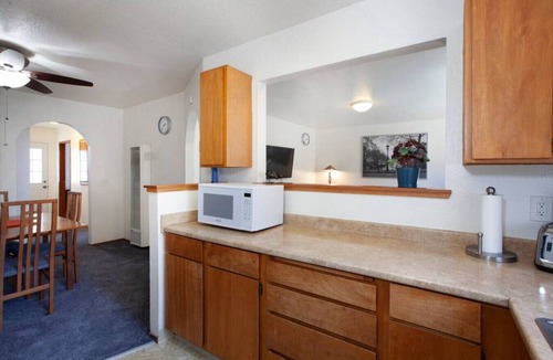 Richmond Apartment | 1221 S 54th St, Richmond · Convenient 2BR ★ Walk To Bart ★ 10 Min To Berkeley