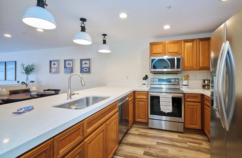 Avalon Condo | 13/46 Fully Remodeled - Street level -2bd/2bath with 6 passenger Golf Cart