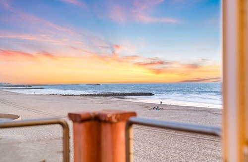 Pierpont Bay House | 15% Off 30+ Stay! Toes On The Sand, Great Location