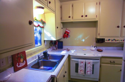 Crestline Cabin | 1940s Storybook Knotty Pine Cabin in Crestline, Absolute Privacy