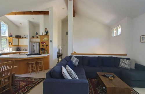 Marine Terrace House | 1965 Benson Avenue Lodge Hill