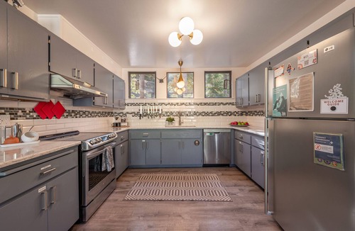 Alpine Meadows House | 1970s Alpine Chalet, "Bearadise" backs to creek, dog friendly, sleeps 14+