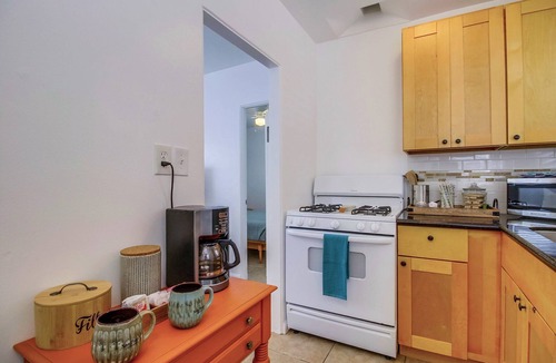 Ocean Beach Cottage | 1Bdrm Dog Friendly Beach Cottage + dog washing station & A/C 1 block from beach!