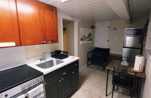Pleasant Hill House | 1bedroom Guest suite with separate entrance and exit , full kitchen