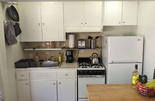 South Berkeley Apartment | 1BR in perfect Berkeley location - patio & yard!