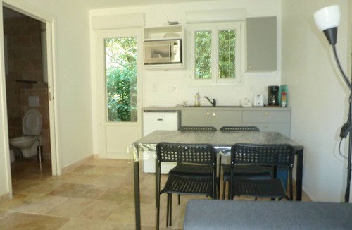 Saint-Pardon-de-Conques Apartment | 2/4-person gîte with small garden and shared swimming pool