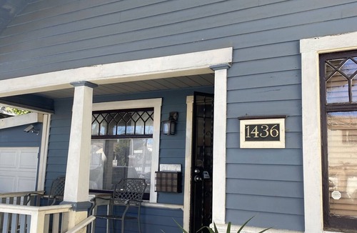 Alamitos Beach Cottage | 2-bdr home, walk to the beach, mins to the Convention Center & Cruise Terminal