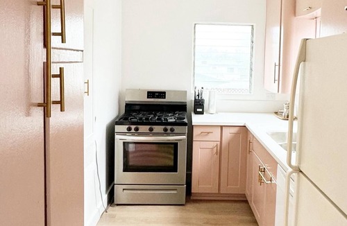 University Heights House | 2 bdrm house, midcentury vibe, PINK kitchen! 7 mins zoo/Balboa. Walk to rstrnts.