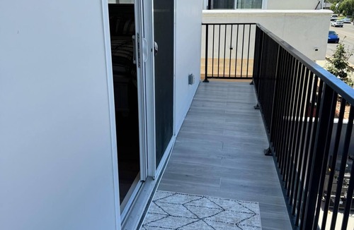 Madrona House | 2 Bedroom 2 Bathroom.1057SqFeet Living, kitchen, Balcony , Clean Bright no pets