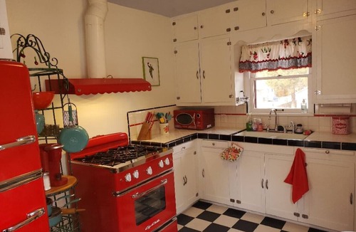 Prescott House | 2 Bedroom Home+Close Walk To Town+Hot Tub+Pets OK