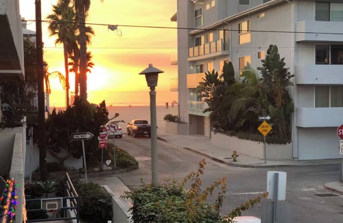 Marina Peninsula Apartment | 2 Bedroom Steps 2 Sand Oceanview Beach Retreat