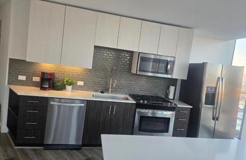 Wilshire Center Apartment | 2 Bedroom with City Views